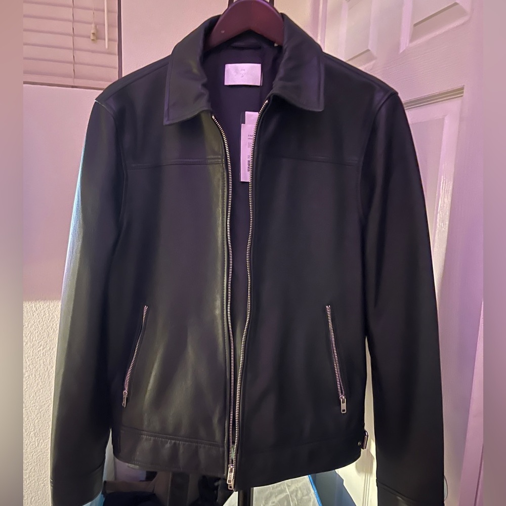 leather jacket - Picture 2 of 5